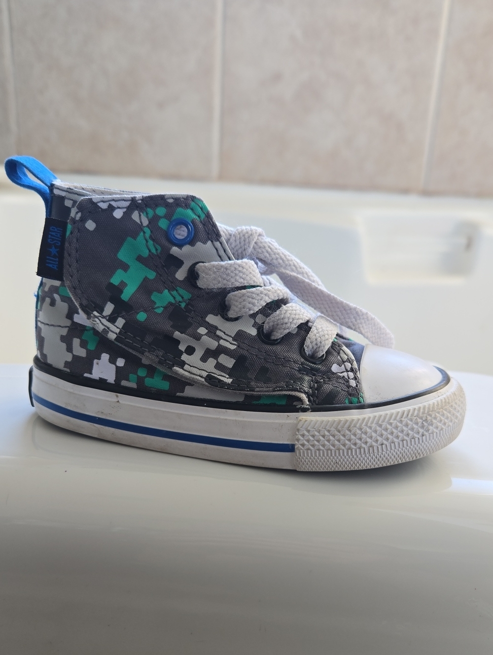 Baby Converse shoes lace up sneakers with Minecraft style pattern US 6